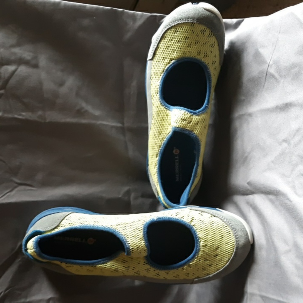Merrell sz 8 slip on shoes bluew/ yellow